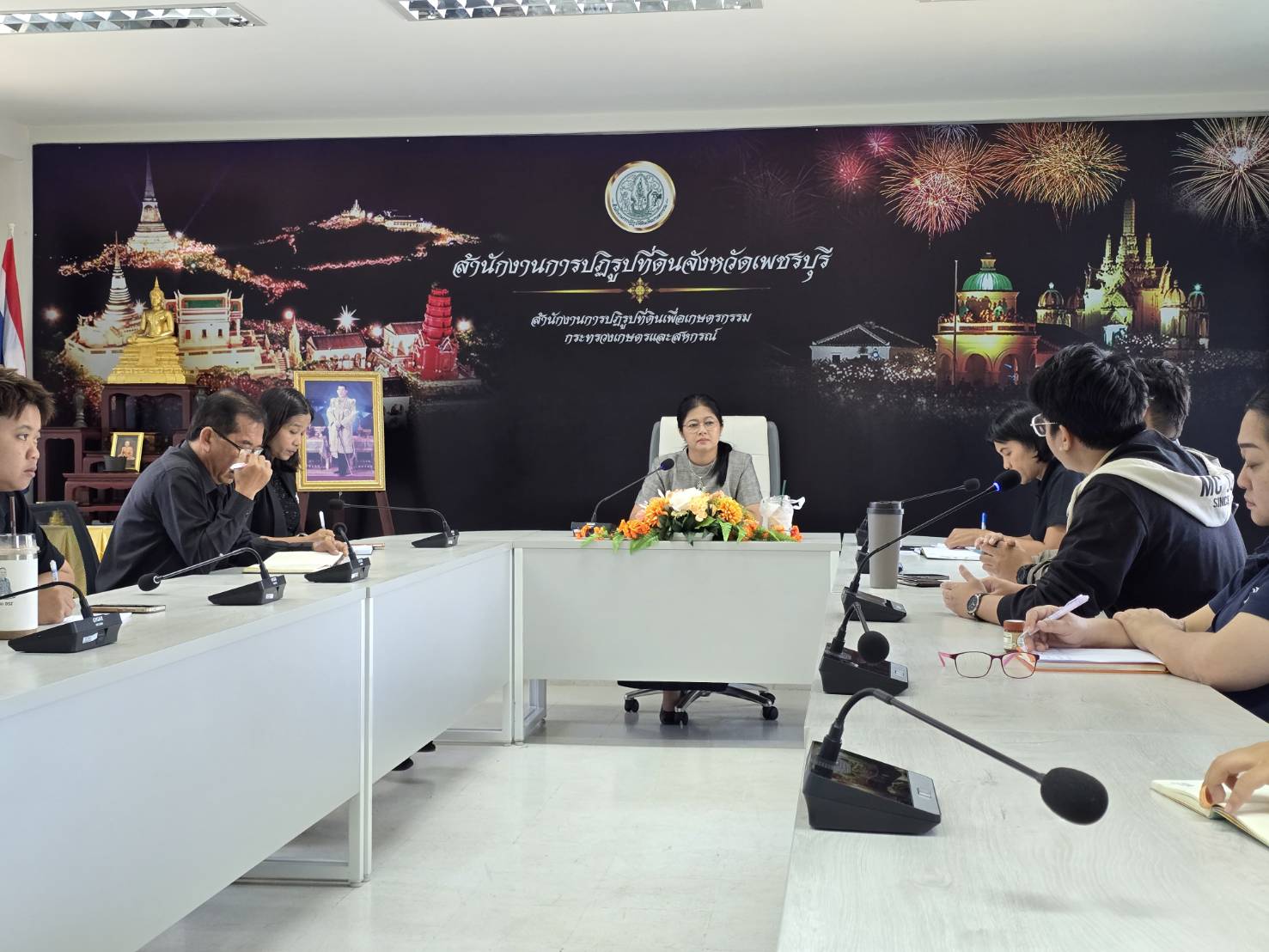 title - ปฏิรูปที่ดินจังหวัดเพชรบุรี ประชุมช้าราชการและเจ้าหน้าที่ ส.ป.ก.เพชรบุรี